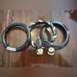 Set of 3 bangle bracelets and earrings